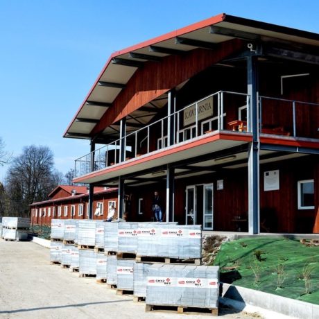 Stajne pre kone a jazdiareň