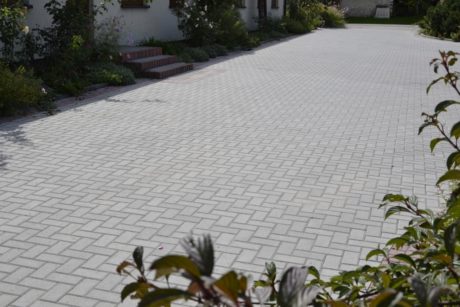 Stajne pre kone a jazdiareň