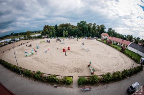 Stajne pre kone a jazdiareň