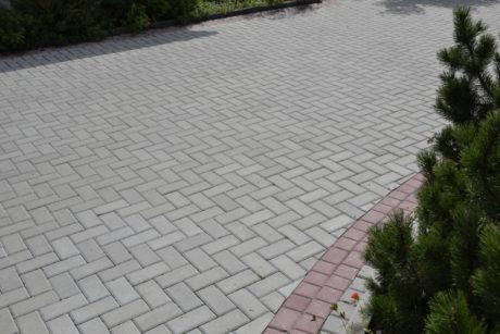 Stajne pre kone a jazdiareň